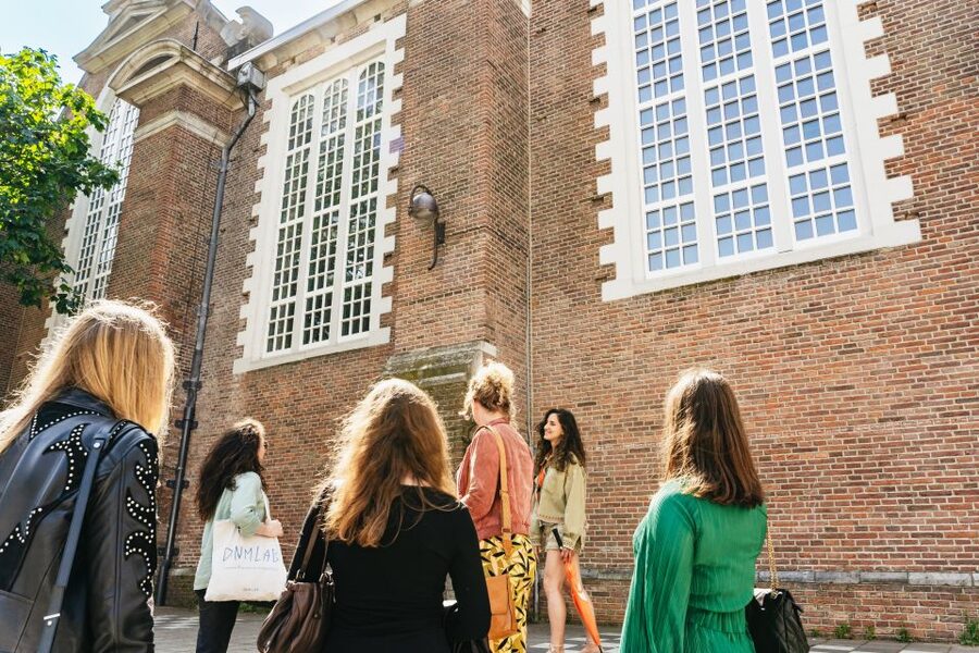 Amsterdam: Walking Tour, Jewish Museum & Synagogue Tickets - The guides make the biggest difference