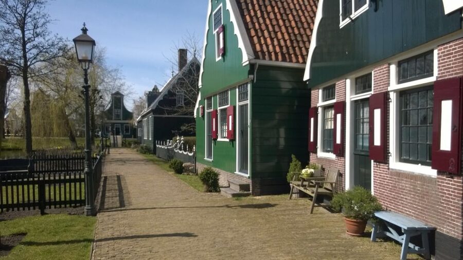 Amsterdam: Zaanse Schans 3-Hour Small Group Tour - Entering a working windmill