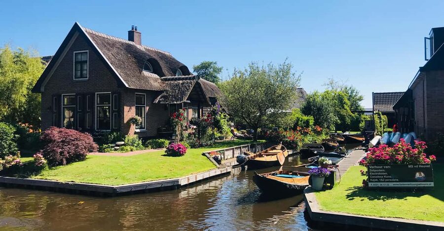 Amsterdam: Zaanse Schans and Giethoorn Day Trip with Cruise - Zaanse Schans: windmills, clogs, and limited free time