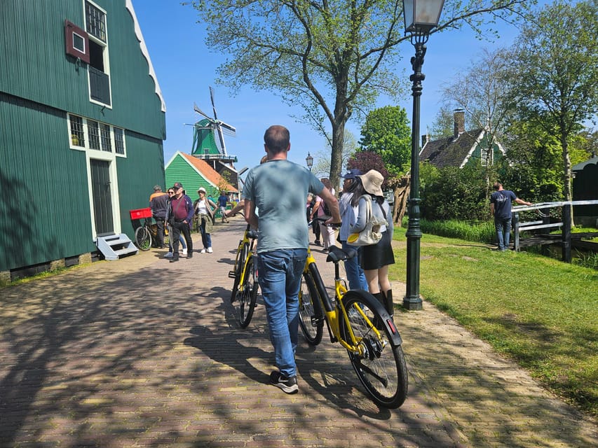 Amsterdam: Zaanse Schans E-Bike Tour with Windmills & Cheese - Who should book this e-bike tour