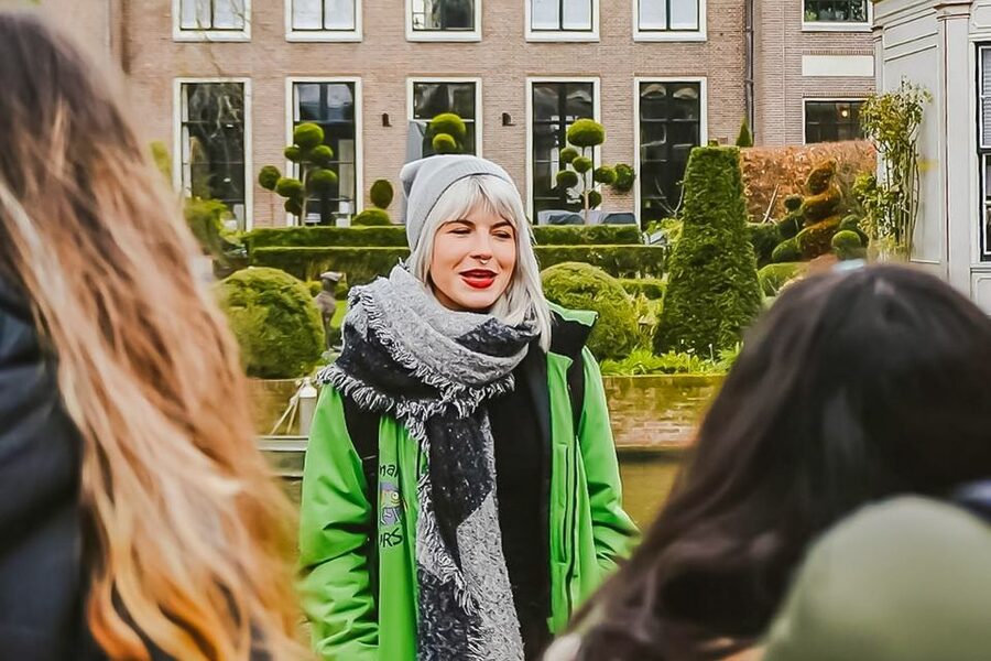 Amsterdam: Zaanse Schans, Edam, Volendam & Marken Bus Tour - Edam, cheese, and a taste of Dutch farm life