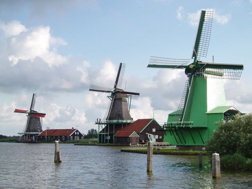 Amsterdam: Zaanse Schans Windmills Bike Tour with Guide - The Batavus bikes and the pace of the ride