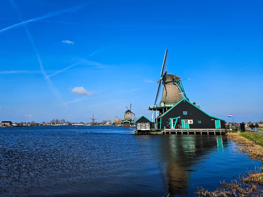 Amsterdam: Zaanse Schans windmills & Volendam Guided Tour - Leaving Amsterdam for North Holland