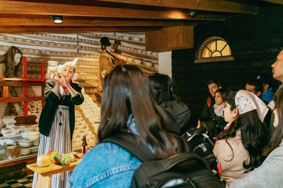 Amsterdam: Zaanse Schans windmills & Volendam Guided Tour - Clogs, crafts, and the practical side of the visit