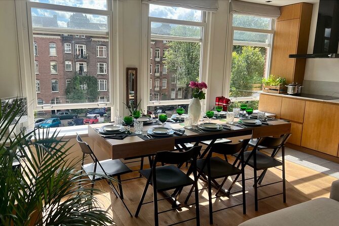 Authentic Italian Dinner in Cozy Canal Home in Amsterdam - A canal-side dinner in the Jordaan