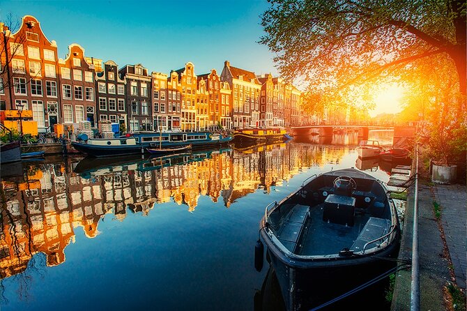Authentic tour of Amsterdam: Jordaan, Ana Frank and Vondelpark - Starting near Central Station at 10:00 a.m.