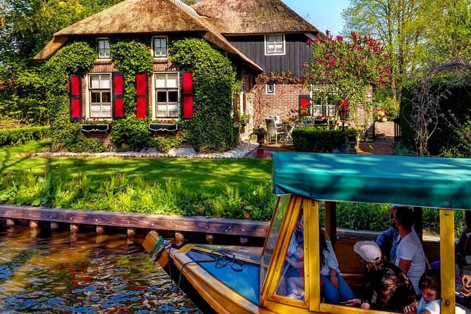 Best of Dutch Countryside: Giethoorn, Windmills, Secret Villages - Clogs and cheese: the hands-on middle of the morning