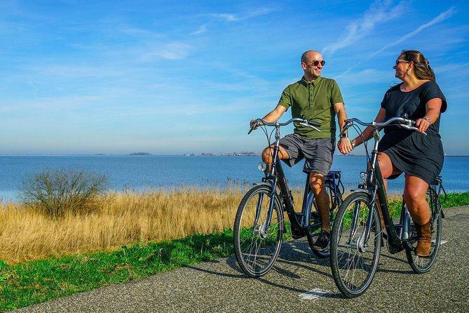 Bike rental Volendam - Explore the Countryside of Amsterdam - Starting beside Volendam’s old harbor