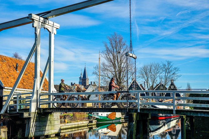 Bike rental Volendam - Explore the Countryside of Amsterdam - Monnickendam and its old harbor