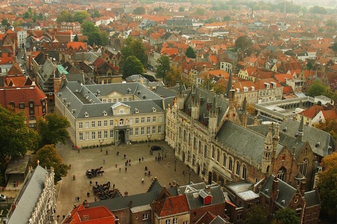 Bruges bus tour from Amsterdam - What the guide and group format are like