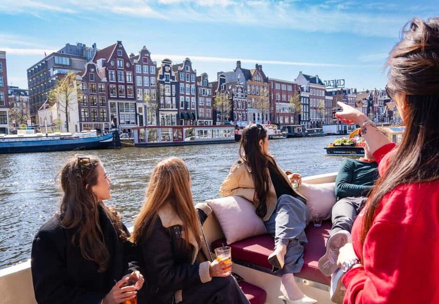 CHEESE AND DRINKS TOUR: A TASTE OF AMSTERDAM ON THE CANALS - Why this canal cruise works well for a first look at Amsterdam