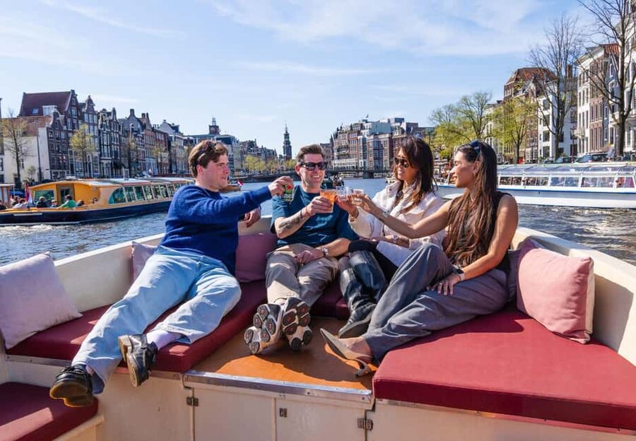 CHEESE AND DRINKS TOUR: A TASTE OF AMSTERDAM ON THE CANALS - Herengracht, Skinny Bridge, and Munttoren