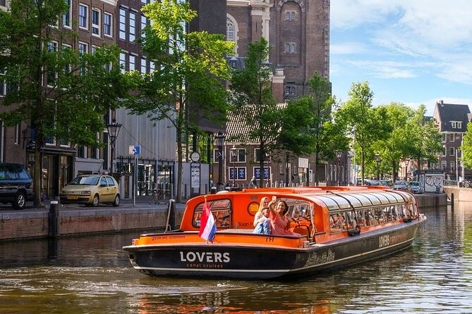 Combo Ticket: Xtracold Icebar Amsterdam and 1-Hour Canal Cruise - Inside Xtracold Icebar at minus 10°C