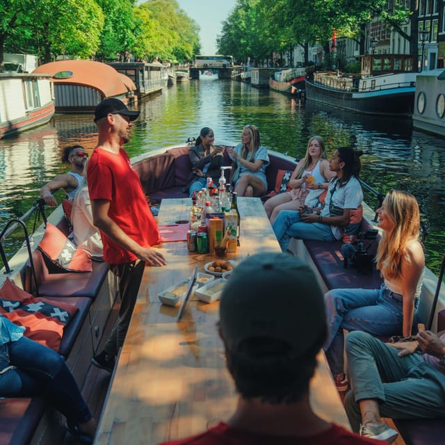 COZY AND FUN CANAL TOUR: A UNIQUE JOURNEY THROUGH AMSTERDAM - Het Scheepvaartmuseum and the city’s water connection
