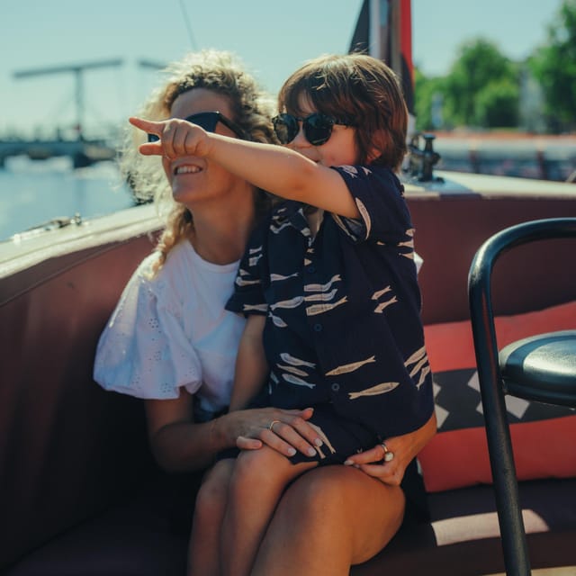 COZY AND FUN CANAL TOUR: A UNIQUE JOURNEY THROUGH AMSTERDAM - Magere Brug and the Munttoren