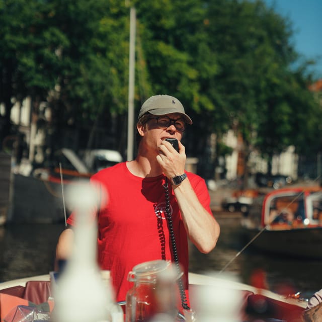 COZY AND FUN CANAL TOUR: A UNIQUE JOURNEY THROUGH AMSTERDAM - Grimburgwal and the return through the old center
