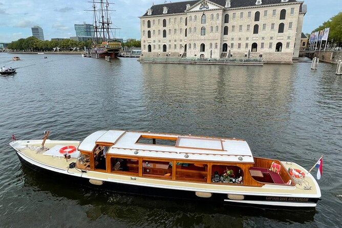Cruise Amsterdam like a Local — Small Group 12 pax - Drinks, snacks, and the social side of the cruise