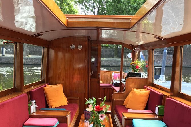 Cruise Amsterdam like a Local — Small Group 12 pax - Local stories instead of a fixed script