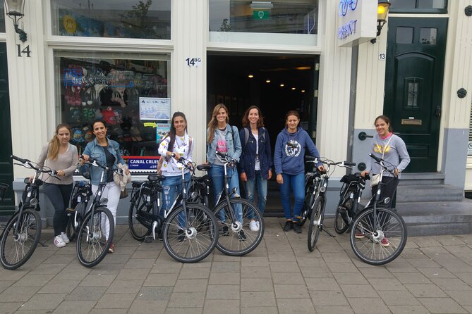 Daily group bike tour in Spanish. - Cycling the full two kilometers of Vondelpark