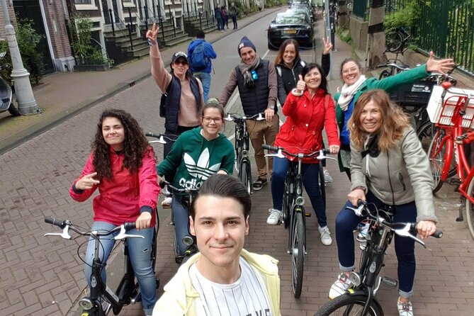 Daily group bike tour in Spanish. - Museum Square, Van Gogh Museum, and the best photo angle