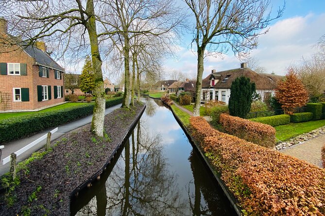 Day Tour Giethoorn, Afsluitdijk and Zaanse Schans with Boat Cruise - Should you book this day tour?