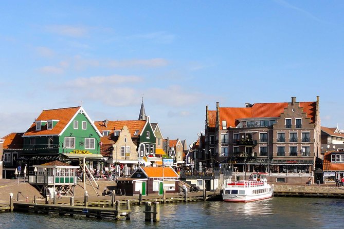 Day Trip from Amsterdam to Zaanse Schans Windmills and Volendam - Volendam, green houses, and the old fishing quarters