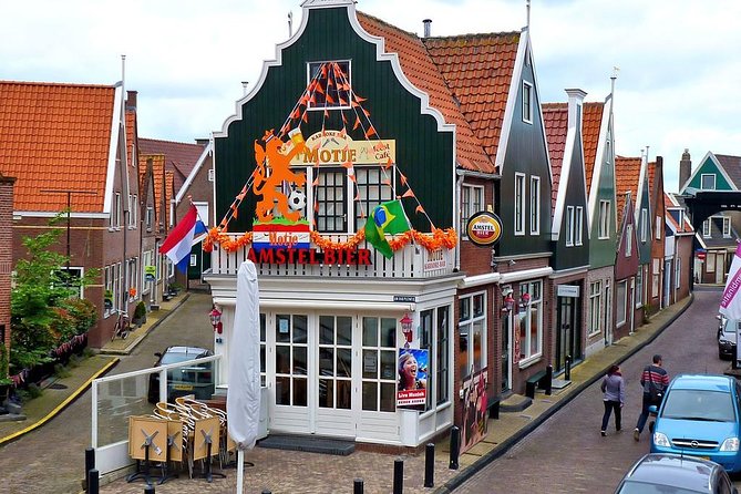 Day Trip from Amsterdam to Zaanse Schans Windmills and Volendam - What the private guide adds