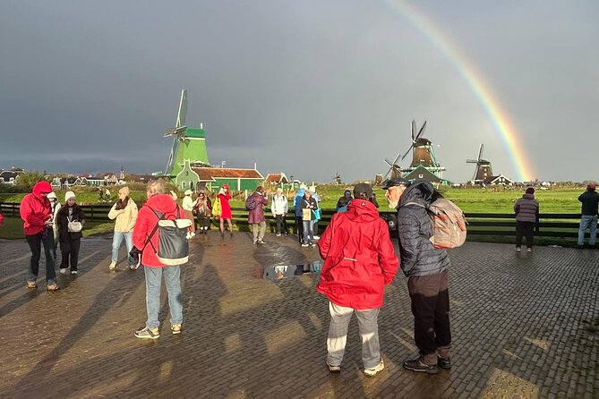 Daytrip Tour from Amsterdam to Zaanse Schans and Giethoorn - Zaanse Schans: windmills, clogs, and cheese in 2 hours 30 minutes