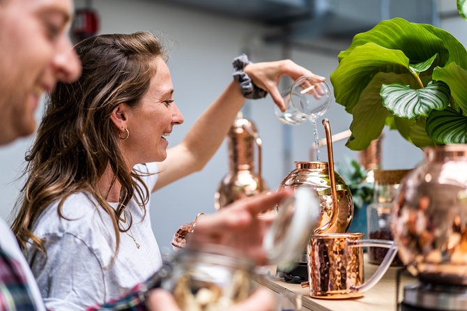 Distilling Class @ Spirited Union Rum Co. (Amsterdam) - Bottling and labeling turn rum into a real souvenir