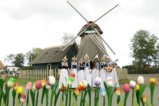 Dutch Experience in Volendam with Traditional Outfits - Is Simonehoeve worth booking?