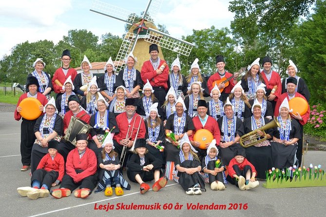 Dutch Experience in Volendam with Traditional Outfits - The costume photo and what you actually receive