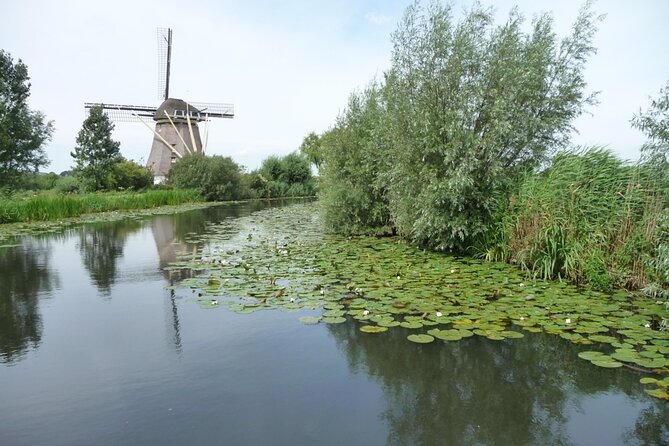 E-Bike PRIVATE tour Countryside of Amsterdam Volendam Marken - Monnickendam: a fifteen-minute look at a shipping town
