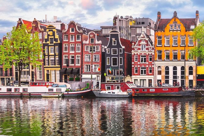 e-Scavenger hunt Amsterdam: Explore the city at your own pace - Amsterdam sightseeing with a score to chase
