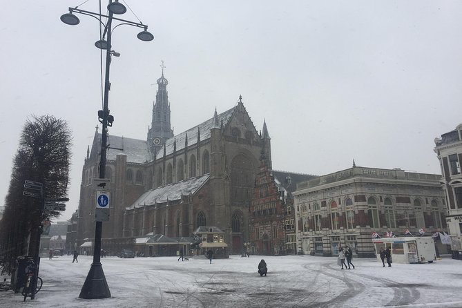 Elisabeth's Tailor made tours and services in Amsterdam and the Netherlands. - The former Nieuwer-Amstel town hall and its shopping mix