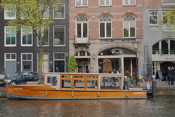 Exclusive Cruise! 90 min - 12 guests max - Book Leemstar! - The views: old Amsterdam and newer architecture