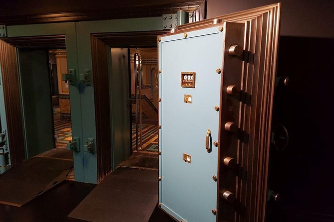 Financial History Tour - Entering the former bank basement at Stadsarchief