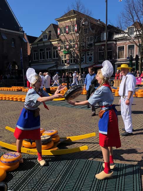 From Amsterdam; Alkmaar Cheese market & Zaanse Schans - Why Alkmaar makes the morning worthwhile