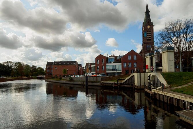 From Amsterdam: Day Trip to Rotterdam, Delft & Hague with Cruise - Delft: canals, Vermeer, and blue-and-white ceramics