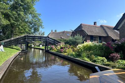Giethoorn Day Trip with Canal & Village Tour