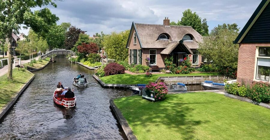 From Amsterdam: Giethoorn Small Group Tour with Boat Ride - The countryside drive in a Mercedes van