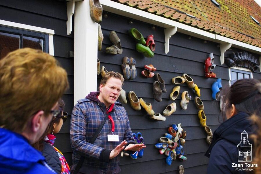 From Amsterdam: Keukenhof and Zaanse Schans Small Group Tour - What the guide adds to a fixed schedule