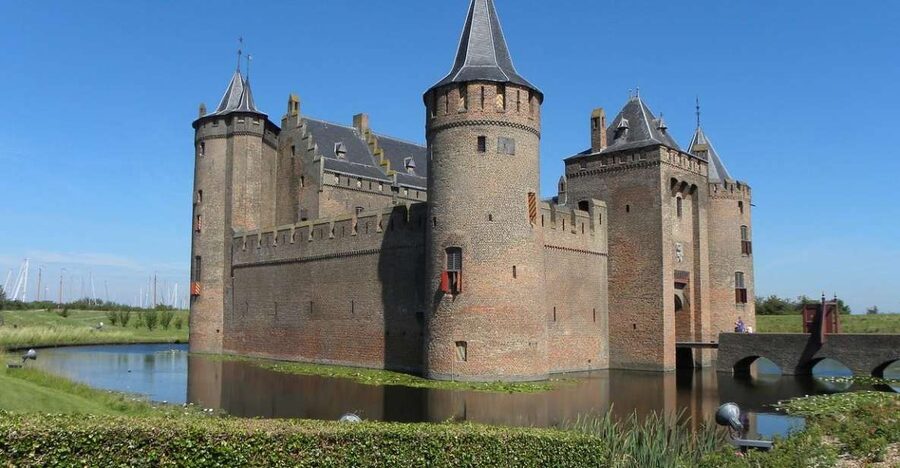 From Amsterdam: Private Day Trip to the Dutch Castles - Two Dutch castles, two very different moods