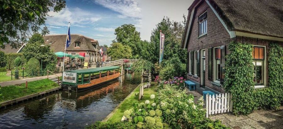 From Amsterdam: Private Tour to Giethoorn with Canal Cruise - Key points at a glance
