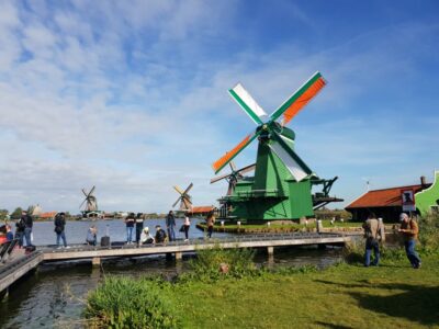 Small Group Zaanse Schans and Volendam Tour