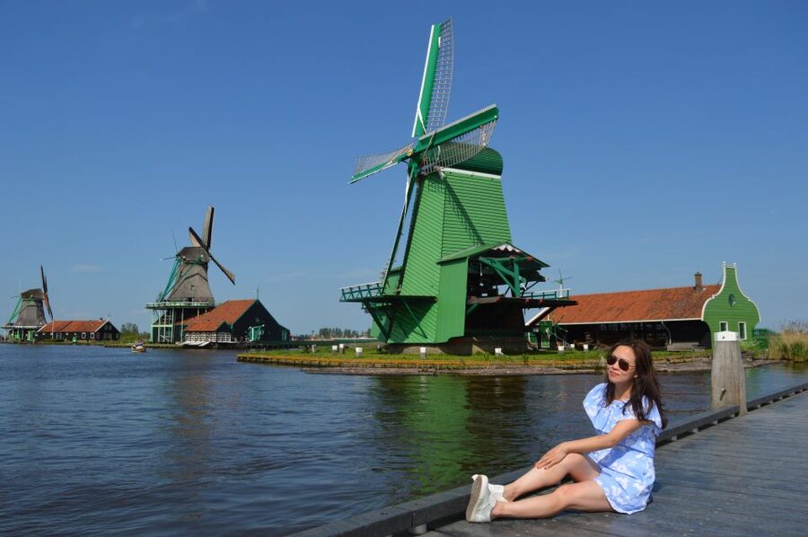 From Amsterdam: Small Group Zaanse Schans and Volendam Tour - Volendam and the old harbor
