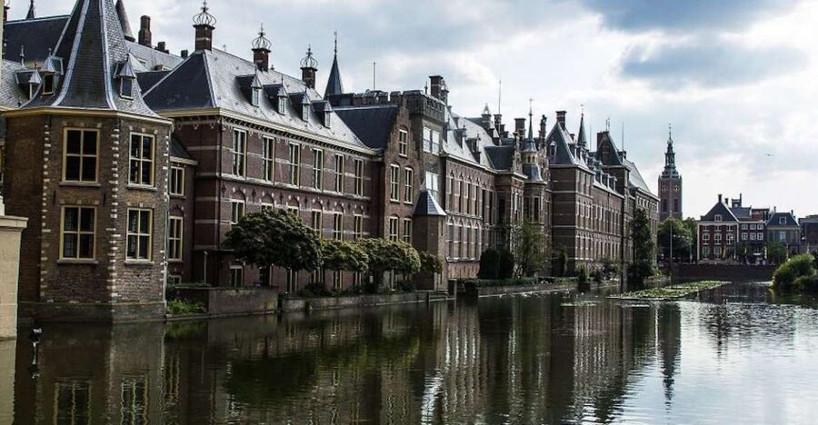From Amsterdam: The Hague and Delft Sightseeing Tour - A private route from Amsterdam to South Holland