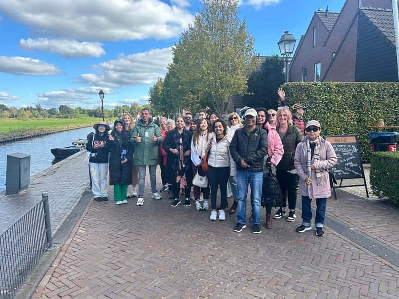 From Amsterdam to Giethoorn Day Trip - The first view of Giethoorn from the water