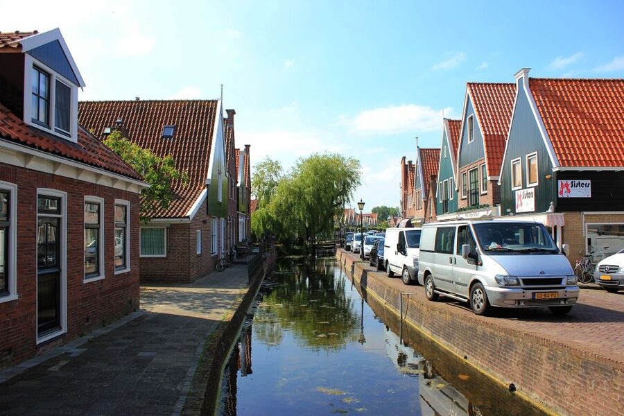 From Amsterdam: Windmills & Volendam Private Tour - Should you book the Zaanse Schans and Volendam tour?