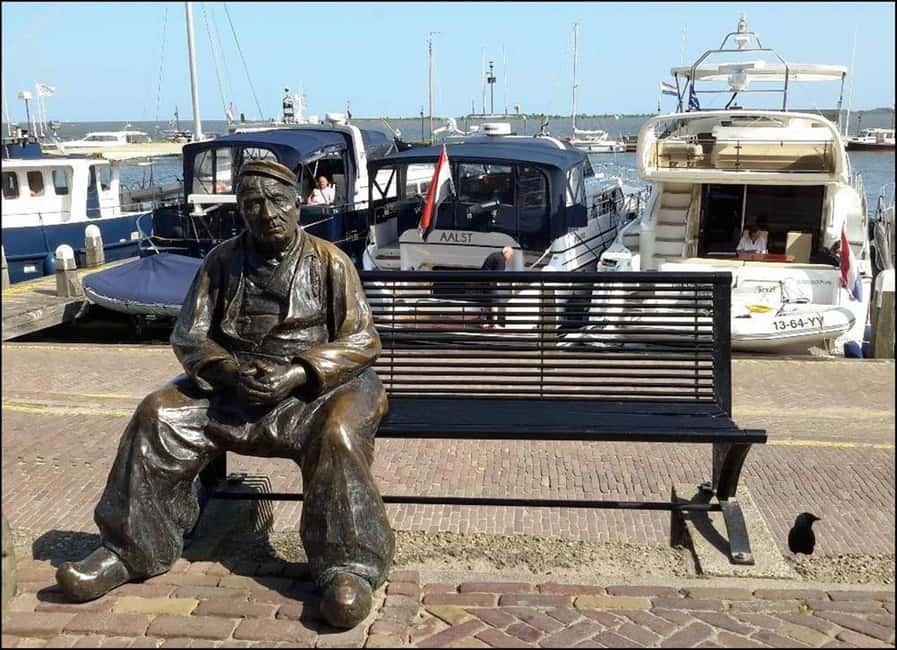 Full-day excursion to Edam, Volendam, and Marken - Volendam: Fishing Village Character and Tourist Energy