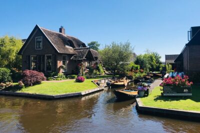 Giethoorn, Afsluitdijk, Zaanse Schans Day Tour Incl Hotel Pick Up